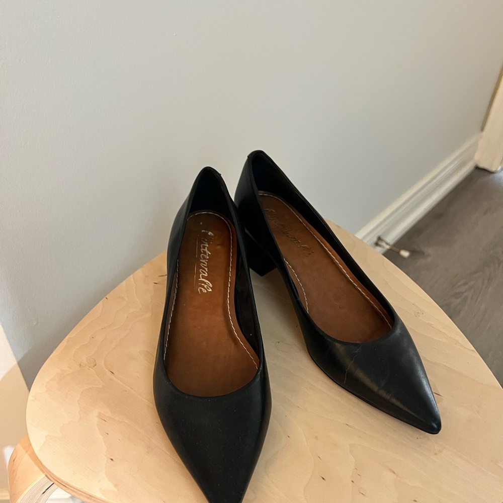 L’Intervalle Black Leather Pointed Toe Block Heels – Size 6.5
